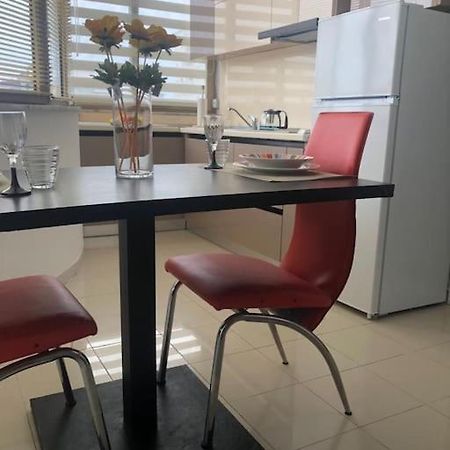 Cozy 1-Bedroom Flat, Beachside Дуррес Экстерьер фото