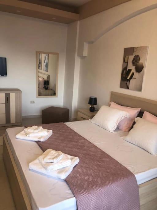 Cozy 1-Bedroom Flat, Beachside Дуррес Экстерьер фото