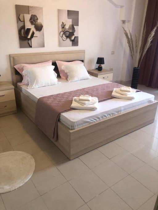 Cozy 1-Bedroom Flat, Beachside Дуррес Экстерьер фото